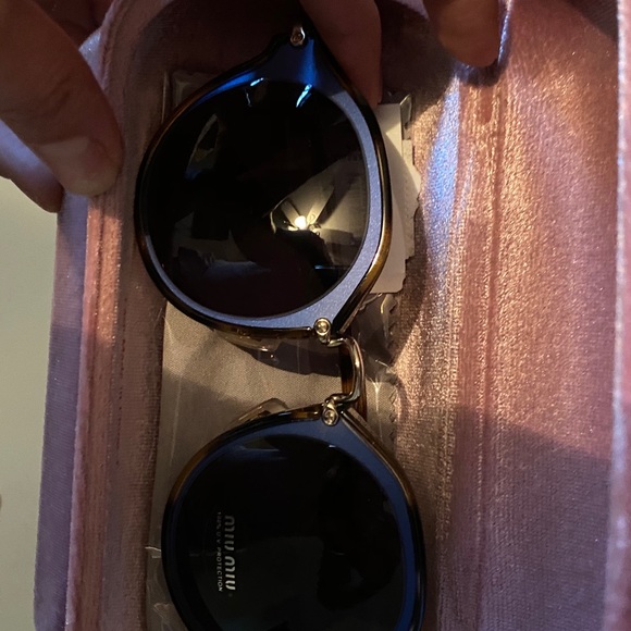 Authentic Miu Mu Sunglasses- Sold Out Everywhere - Picture 2 of 6